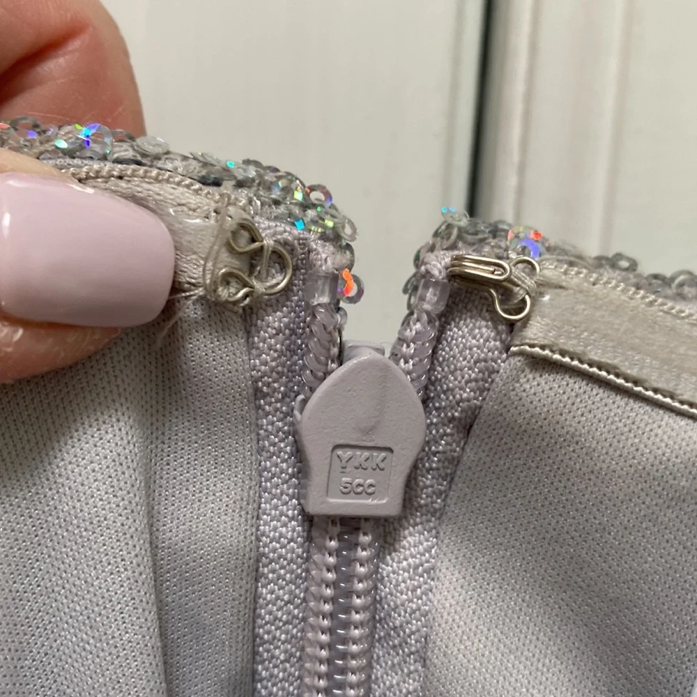 Size 3/4 party dress. - Picture 7 of 10